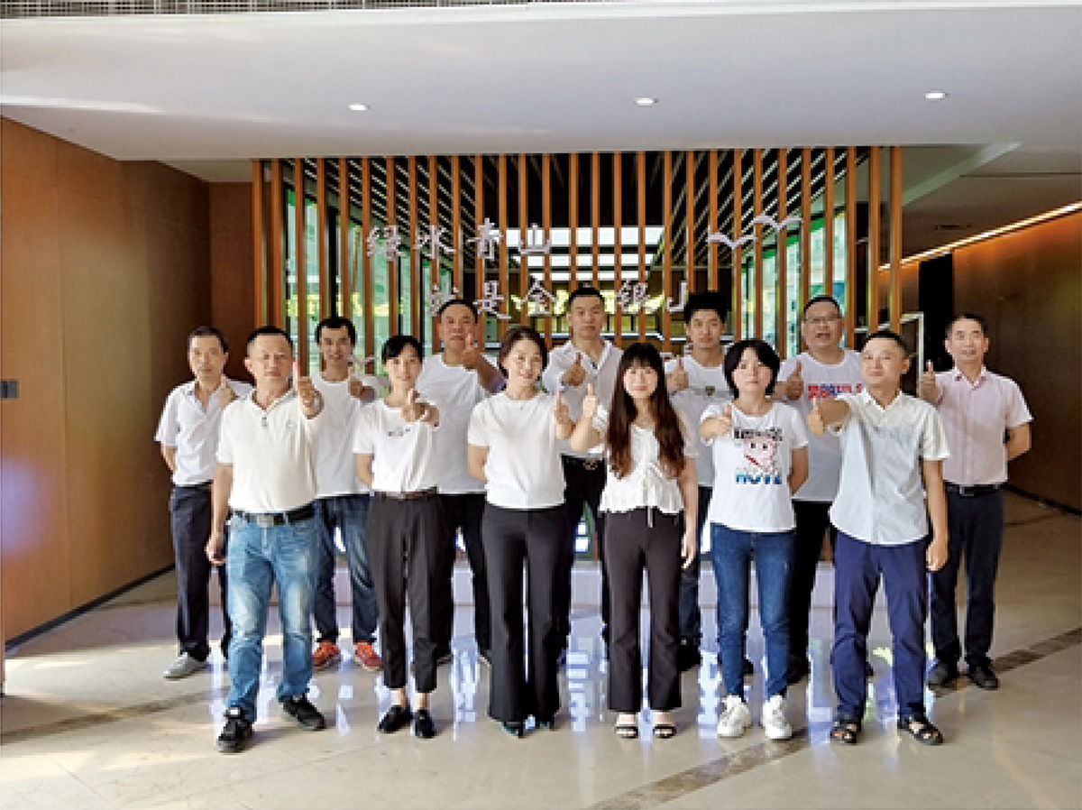 公司(si)擁有(you)齊全(quan)的配(pei)套專(zhuan)業設(she)備，軟(ruan)硬件(jian)設施(shi)